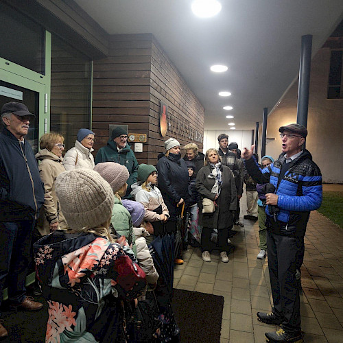Bei der Ortsführung mit Hans Steiner